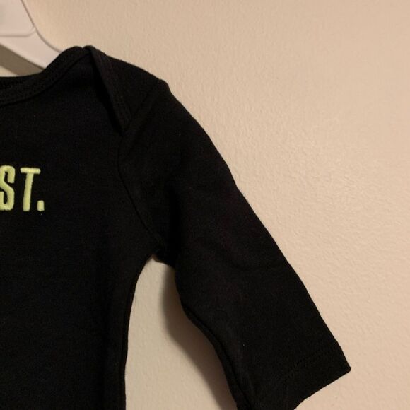 Carter’s black newborn boys’ onesie, adorable, new, - Picture 6 of 7